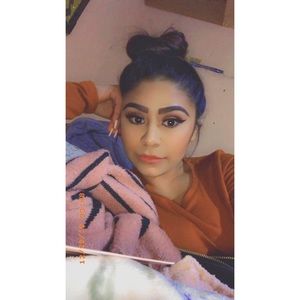 Meet your Posher, Daysi